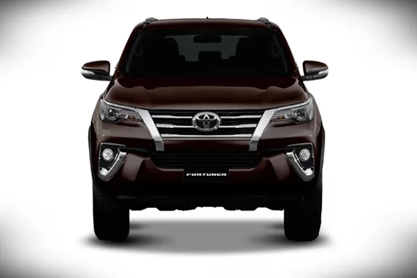 2016 toyota fortuner front