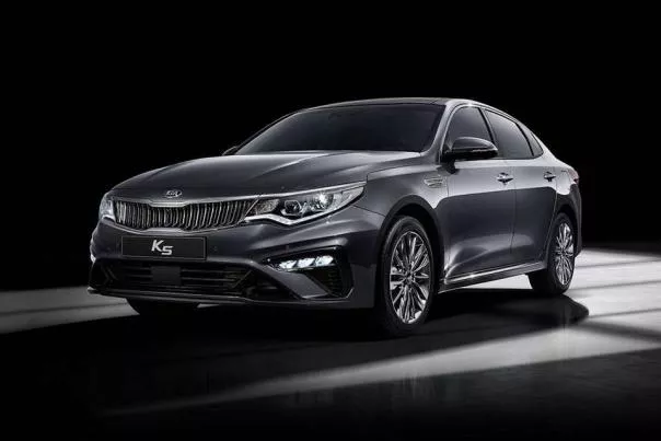 the angular front Kia Optima 2018 