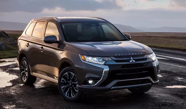 Angular front of the Mitsubishi Outlander 2018