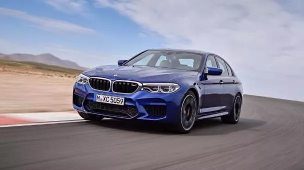 angular front of the 2018 BMW M5