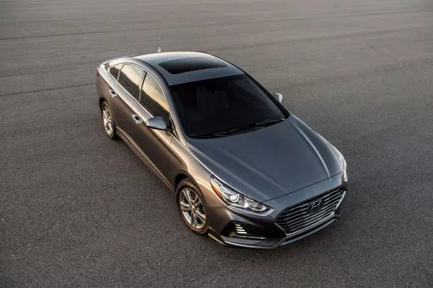 top view of the angular front of the Hyundai Santa facelift