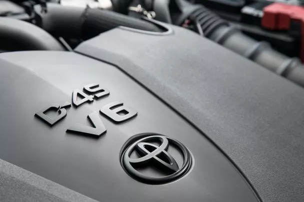 V6 engine in 2018 Toyota Camry