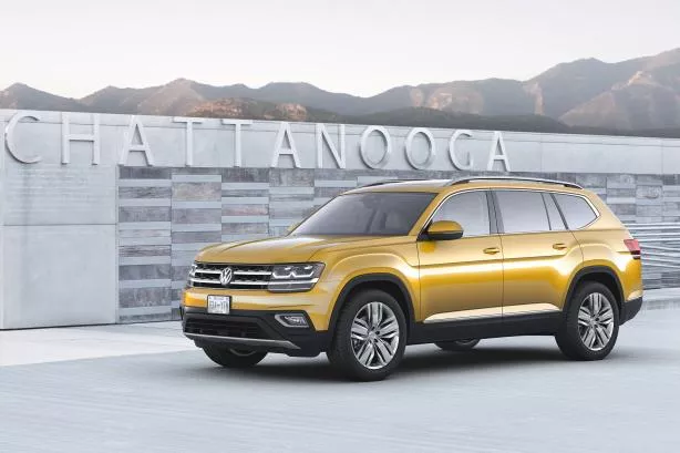 angular front of the 2018 Volkswagen Atlas 