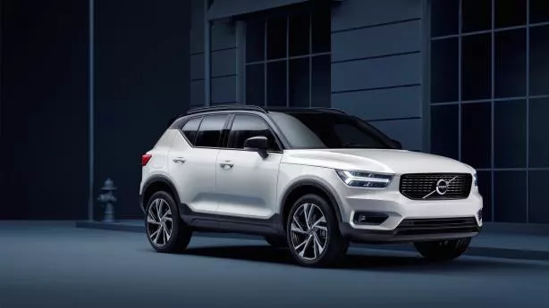 angular front of the Volvo XC40 2018