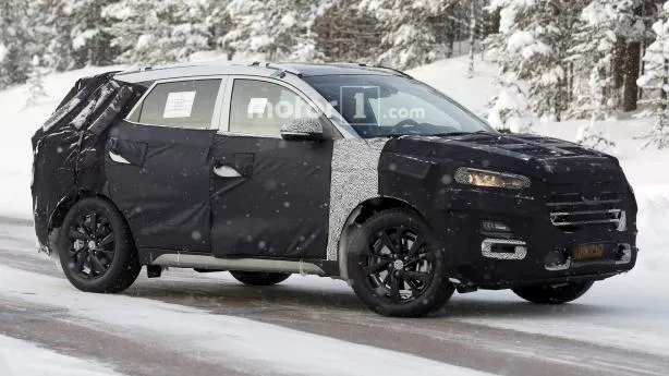 Hyundai Tucson 2019 facelift spy shot angular front