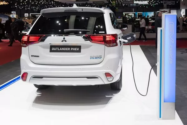 facelifted Mitsubishi Outlander PHEV
