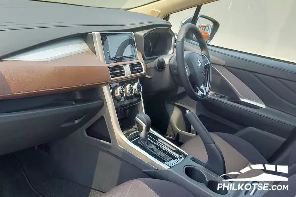 Xpander Cross interior