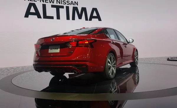 Nissan Altima 2019 angular rear