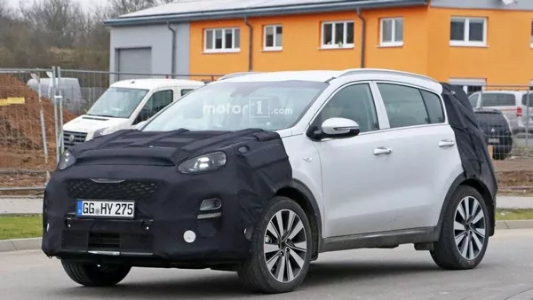 Kia Sportage 2019 facelift spy shot angular front