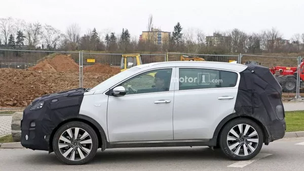 Kia Sportage 2019 facelift spy shot side view