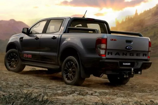 2020-ford-ranger-fx4-on-the-dirt-rear