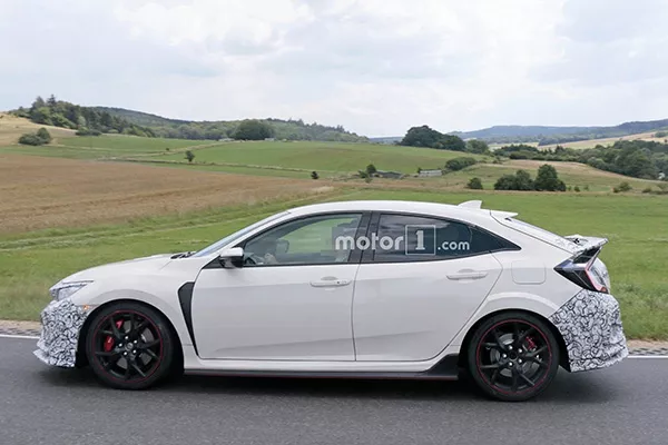 A picture of the 2020 Honda Civic Type R with a smaller wing