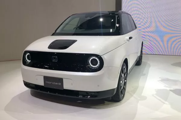 A picture of the Honda E at the 2019 Tokyo Motor Show