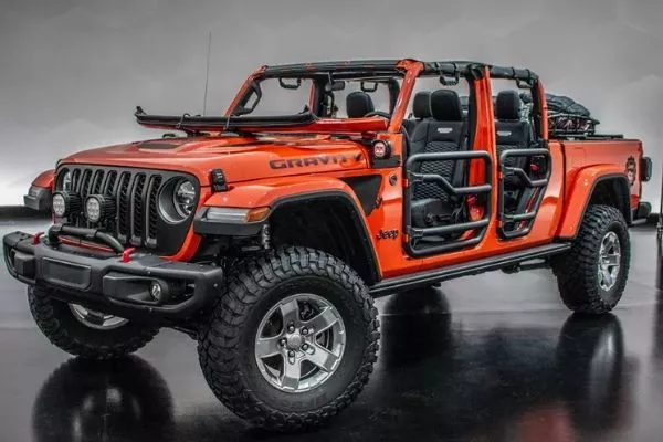 Tube doors customization option of the Jeep Gladiator