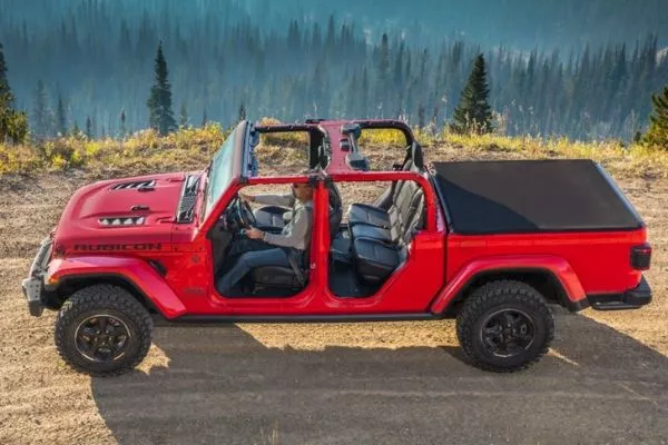 Jeep Gladiator without its roof and doors