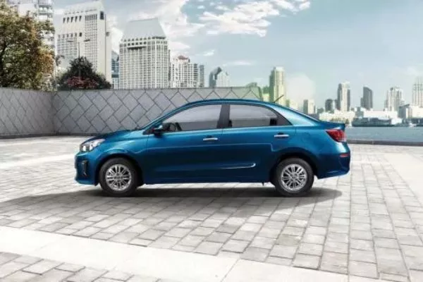 A picture of the side of the Kia Soluto.