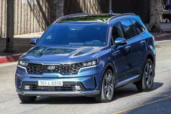 2020 kia sorento on the road