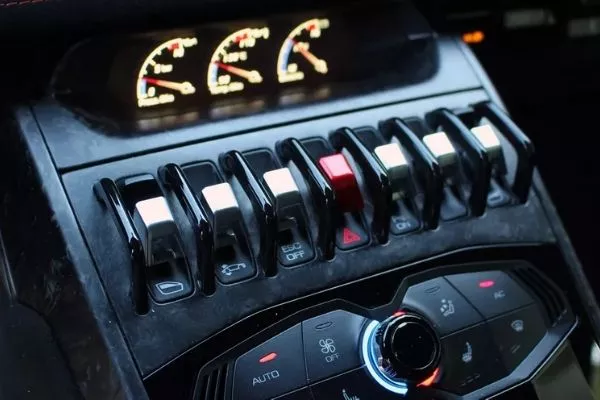 Huracan Performante's feature control cluster
