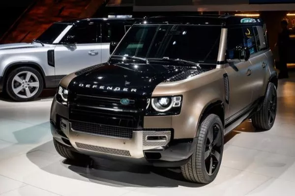 A picture of the 2020 Land Rover Defender.