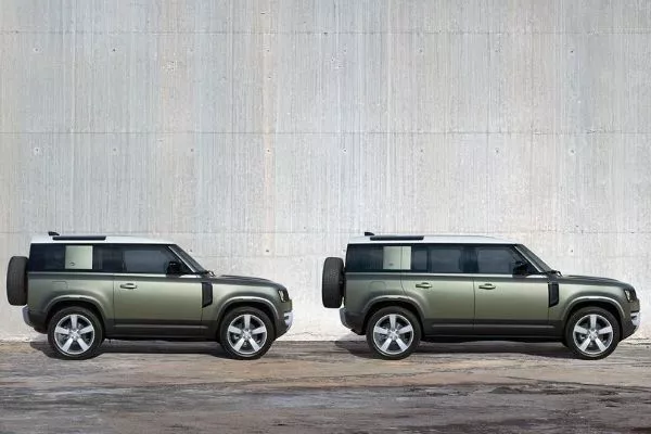 Two different versions of the 2020 Land Rover in one picture