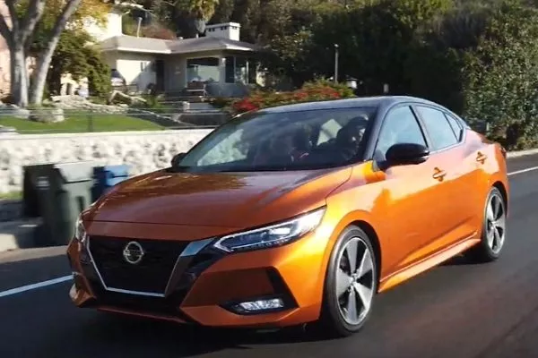 2020 nissan sentra front quarter on road