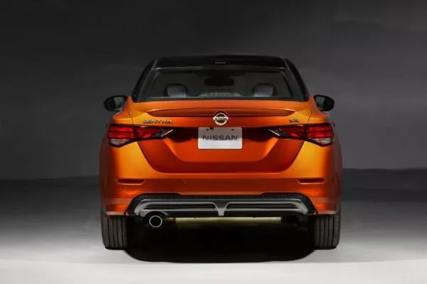 2020 nissan sentra rear on display
