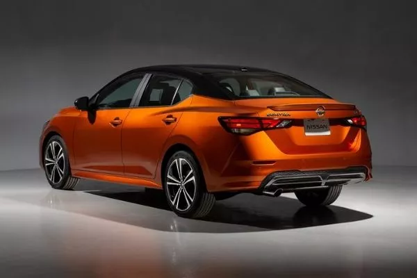 2020 nissan sentra rear quarter on display