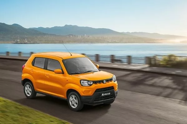 Suzuki S-Presso by the beach