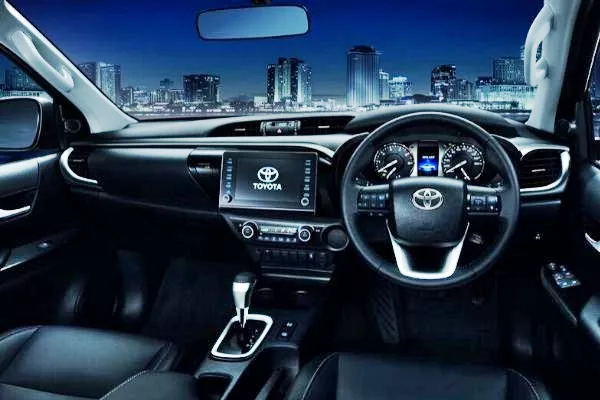 2020 Toyota Hilux Old vs New: Interior 2020 toyota hilux interior