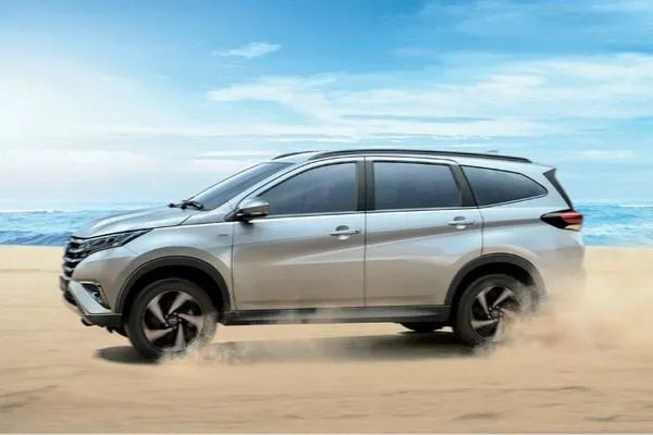 2020-toyota-rush-in-the-sand