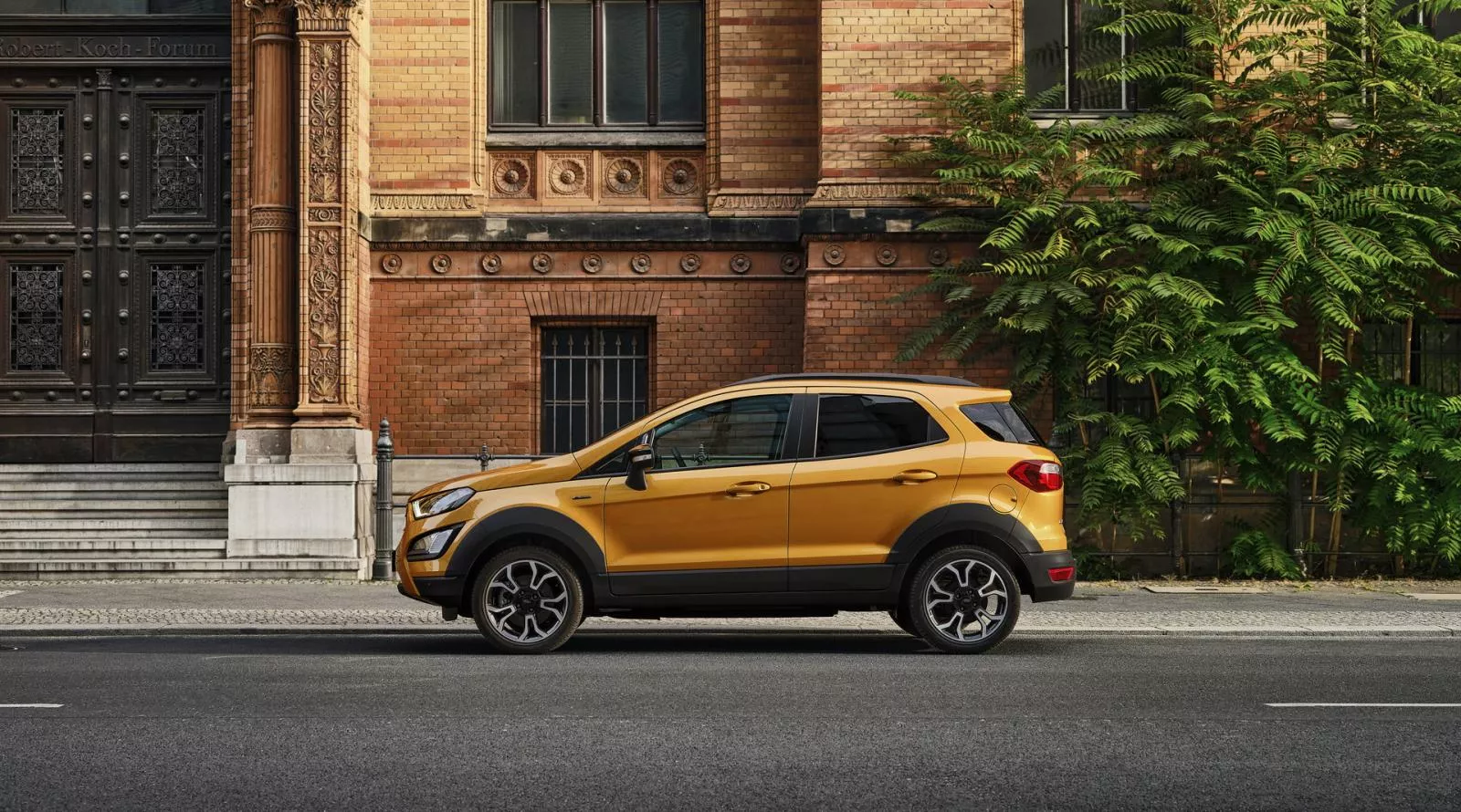 The side view looks sleeker Ford EcoSport Active side view