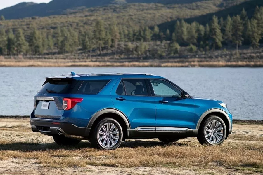 A picture of the side of the 2021 Explorer parked in the wilderness