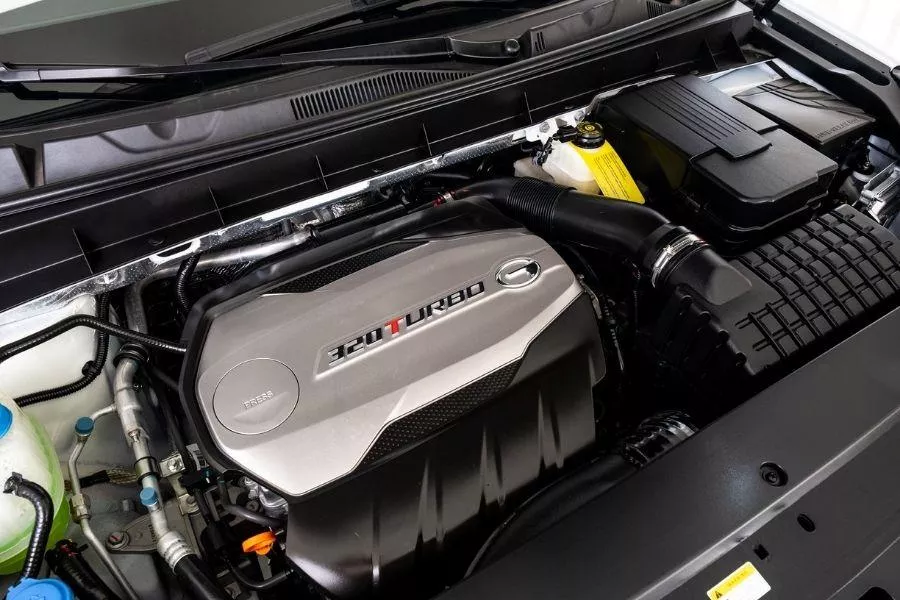 A picture of the GAC GS8's 2.0-liter engine