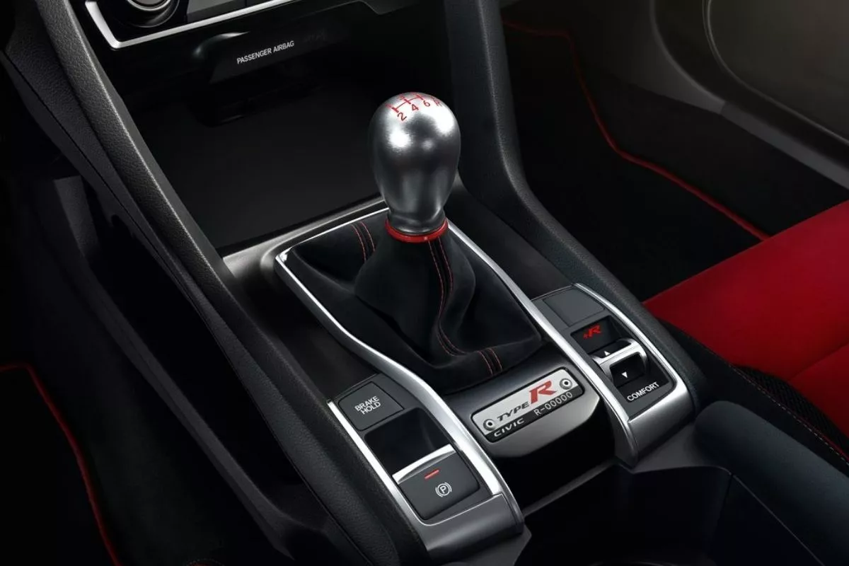 A picture of the Honda Civic Type R's shifter