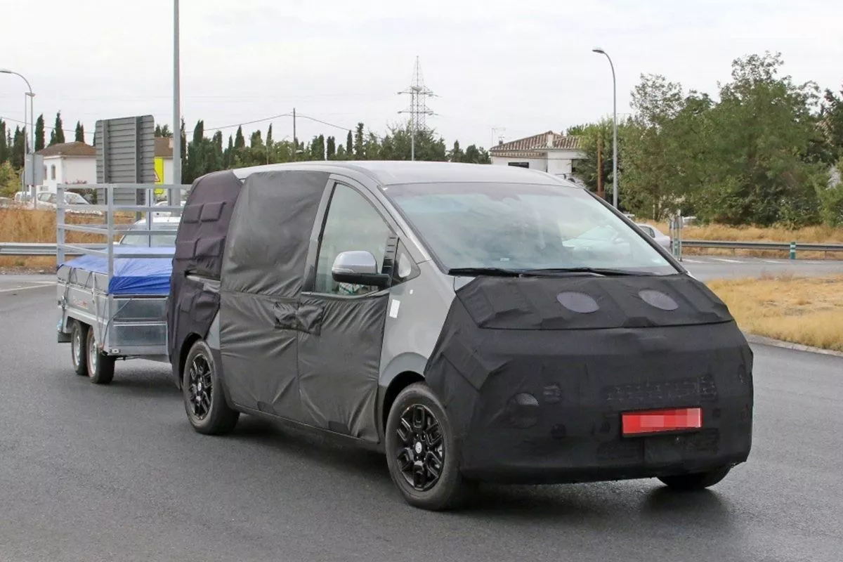 A picture of the upcoming Starex during testing