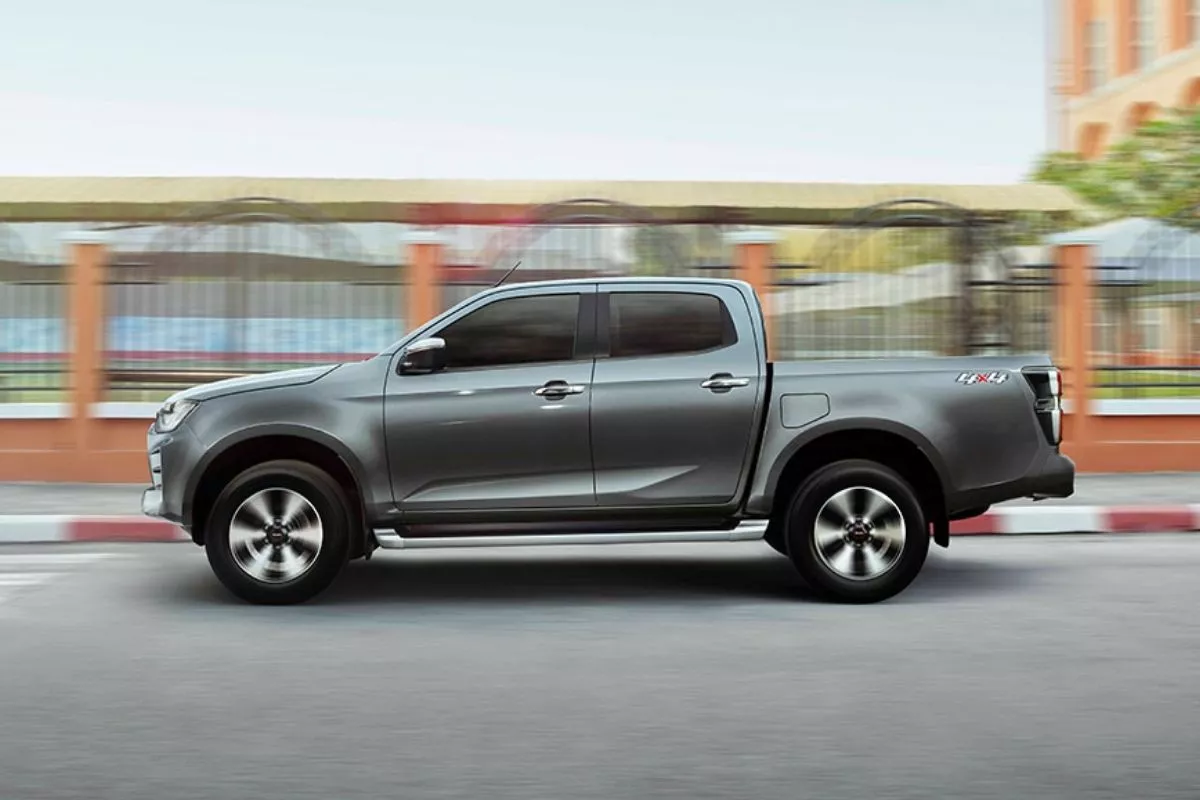 A picture of the 2021 Isuzu D-Max as it travels on a city road