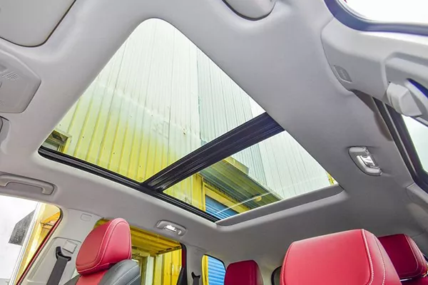 A picture of the D60's sunroof.