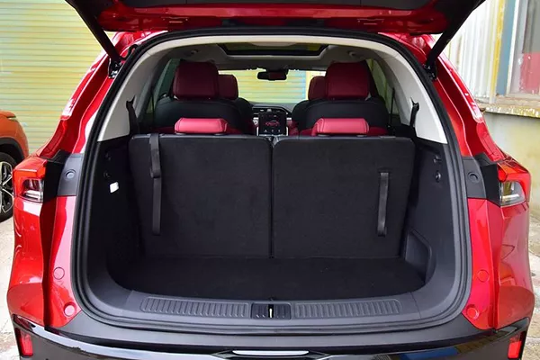 A picture of the rear of the D60 with the trunk open.