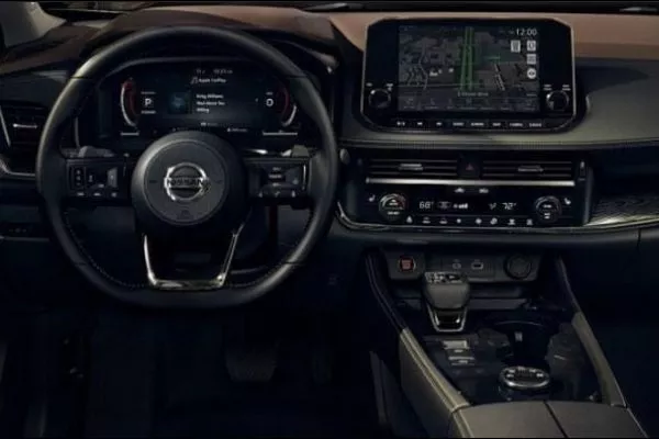A picture of the dashboard of the fourth generation X-Trail