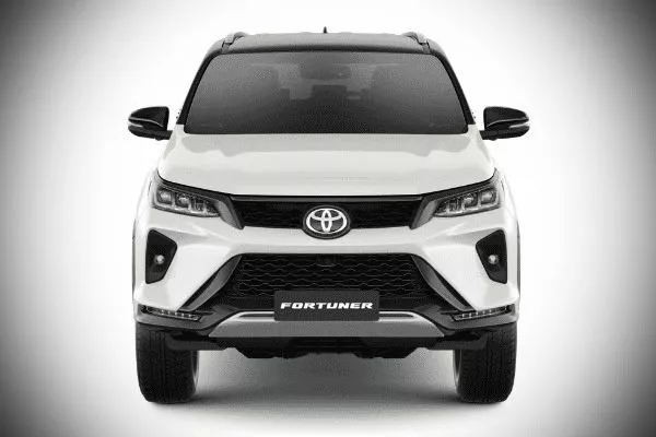 Toyota Fortuner front view