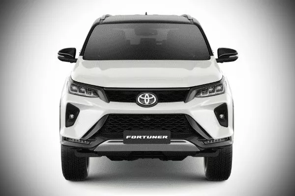 A picture of the front of the Fortuner LTD.