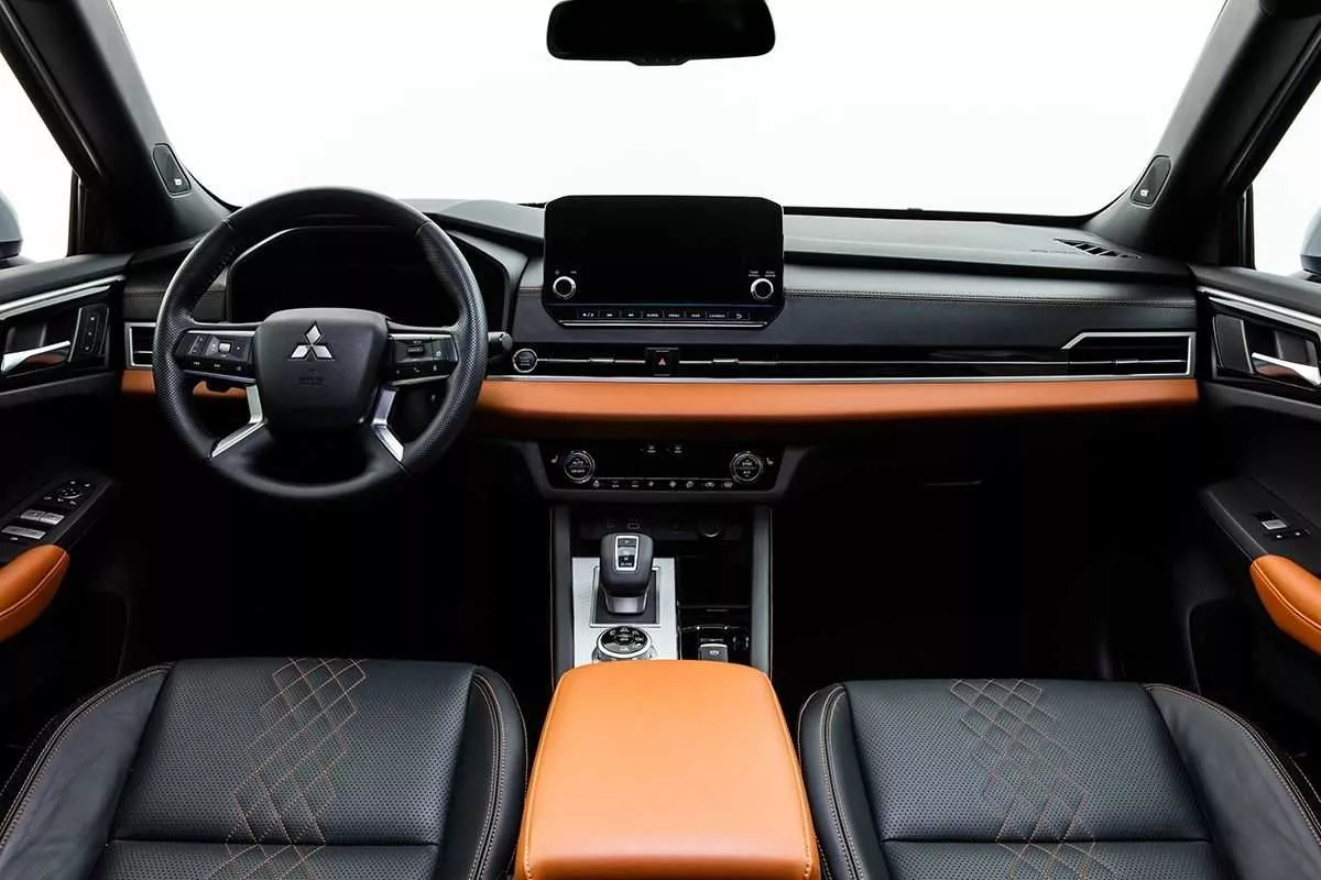 A picture of the 2021 Outlander's interior