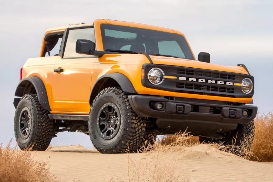 A picture of the Ford Bronco 3-door going off-road. 
