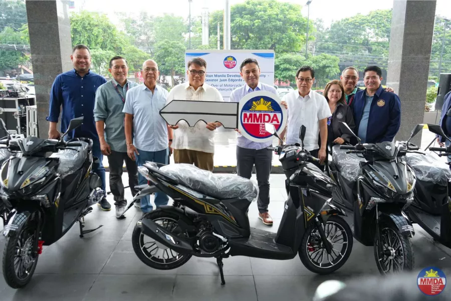 Senator Sonny Angara donated motorcycle units to the MMDA