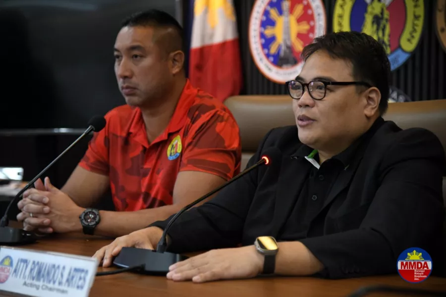 Acting MMDA Chariman Romando Artes (left) and MMA President and San Juan Mayor Francis Zamora (right)