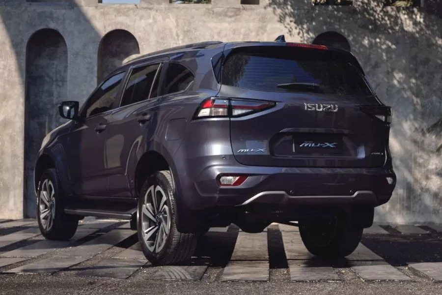 2021 Isuzu mu-X rear