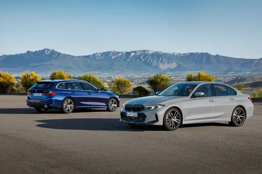 A picture of the 2023 BMW 3 Series variants parked together.