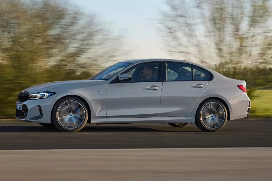 From the side A picture of the side of the BMW 318i Sport