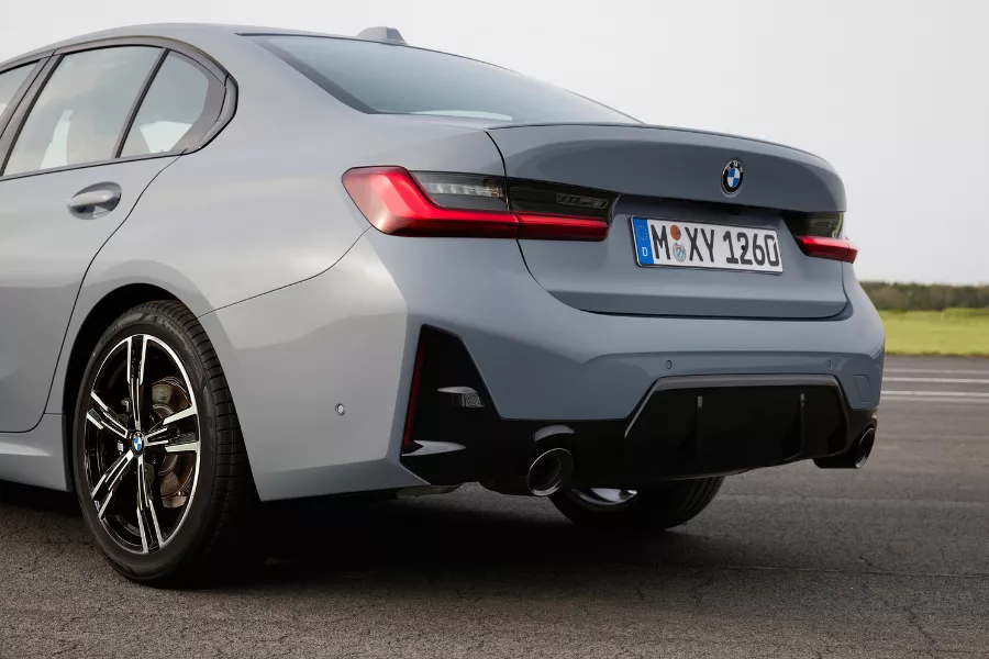 A closer look at the 318i Sport's rear end 318i Sport rear.