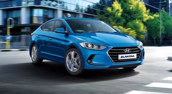 The exterior design of 2.0 MPI variants is not much different from the outgoing model Angular front of the Hyundai Elantra 2.0 MPI